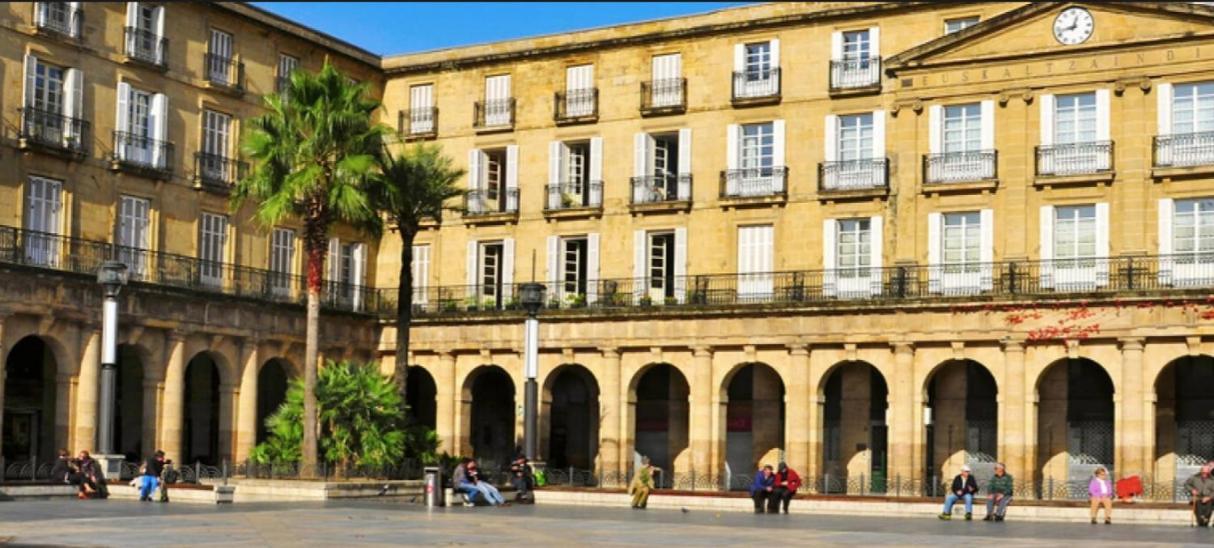 A 5 Minutos Andando Del Casco Viejo, Ayuntamiento, Plaza Circular Y Gran Via De Bilbao Y Proximo A Las 2 Lineas De Metro מראה חיצוני תמונה