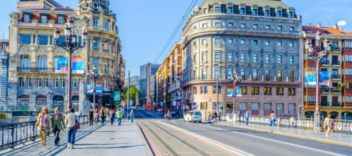 A 5 Minutos Andando Del Casco Viejo, Ayuntamiento, Plaza Circular Y Gran Via De Bilbao Y Proximo A Las 2 Lineas De Metro מראה חיצוני תמונה