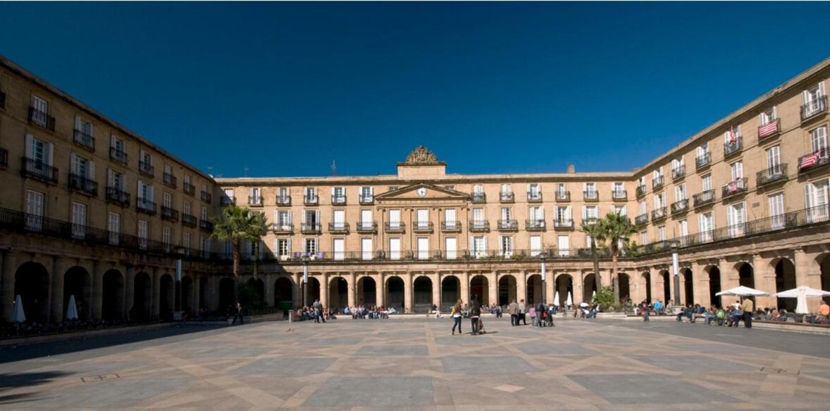 A 5 Minutos Andando Del Casco Viejo, Ayuntamiento, Plaza Circular Y Gran Via De Bilbao Y Proximo A Las 2 Lineas De Metro מראה חיצוני תמונה